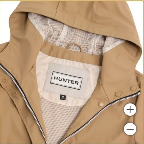 Hunter Women's Tan Hooded rain jacket water resistant - Picture 3 of 3